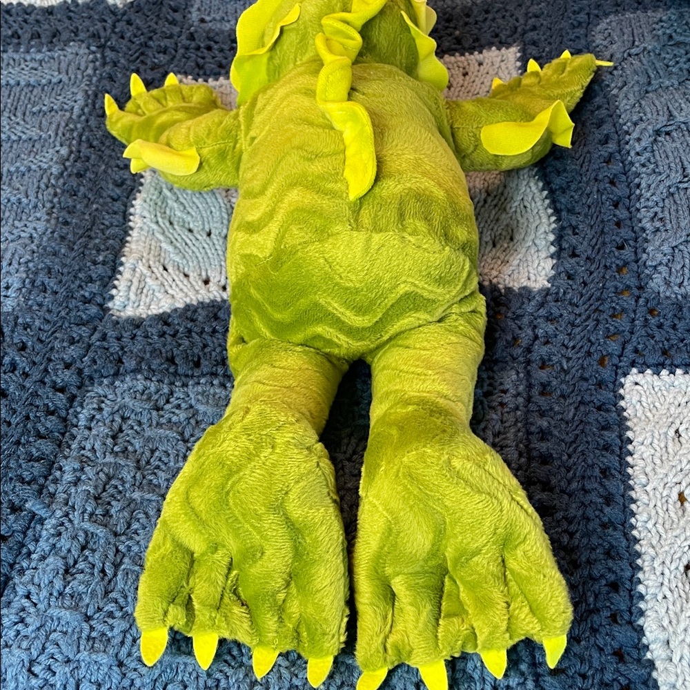 Creature From The Black Lagoon! 16” EUC. Two-toned Green Plush - Picture 7 of 8